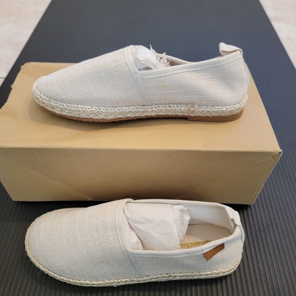 Elegant Cream Women's Loafers - Picture 4 of 6